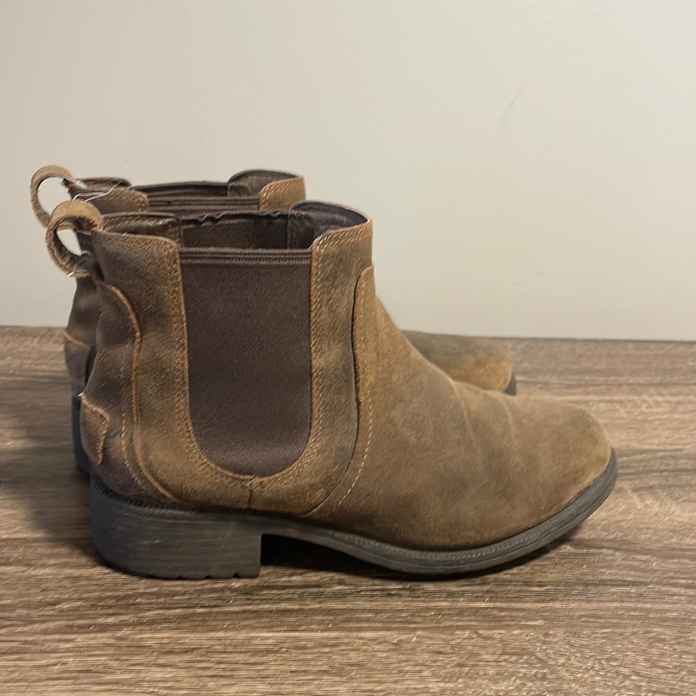 Ugg Bonham boot. Size 6. Definite signs of wear, but still have some life left.